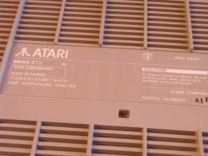 Atari Mega ST 2 Unterseite