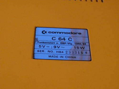 Commodore 64 C - Typenschild