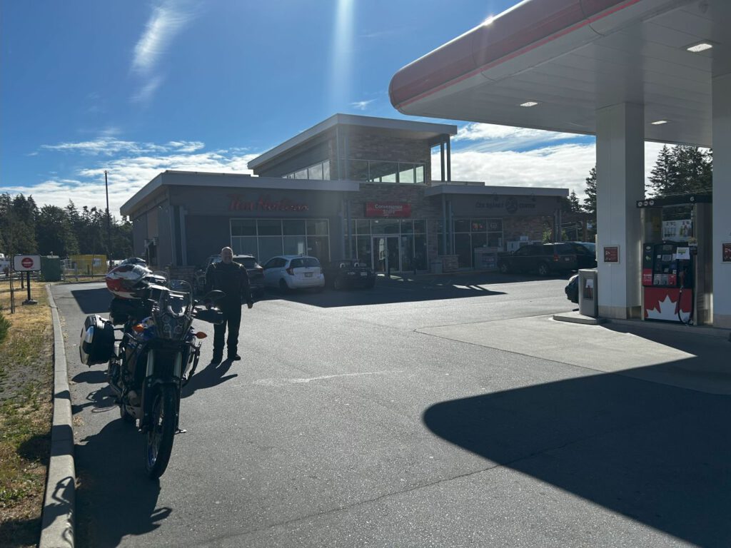 01 - Tankstelle vor Sooke