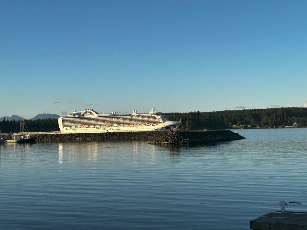 16 - Kreuzfahrtschiff - Campbell River