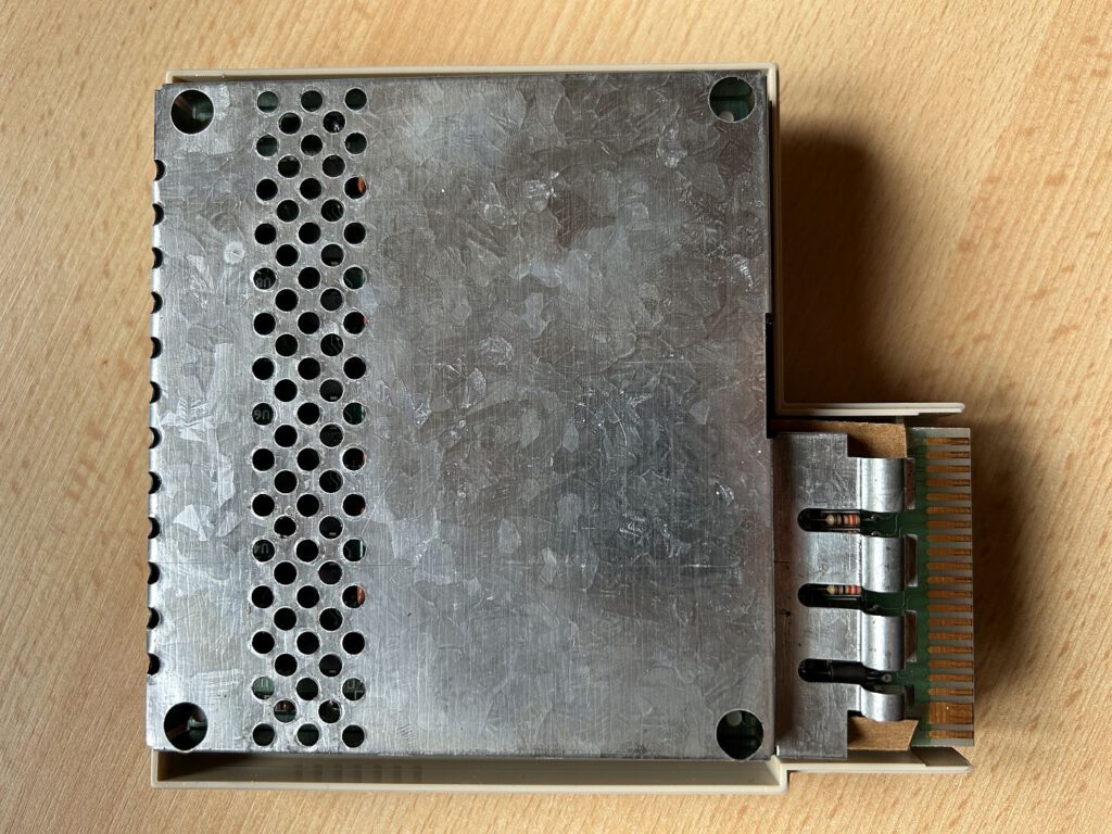 1750 REU - Metallkäfig