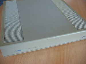 Atari Megafile 60 - Frontansicht
