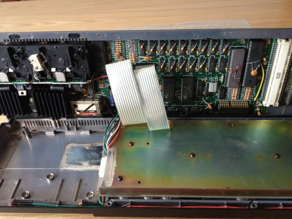 Sinclair QL - Tastatur Membrane - Anschlüsse vom Mainboard entfernen Sinclair QL - Tastatur Membrane - Anschlüsse vom Mainboard entfernen