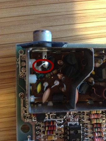 Verbindung zwischen Widerstand und mittleren Pin unterbrechen und "wegdrehen" Verbindung zwischen Widerstand und mittleren Pin unterbrechen und "wegdrehen"