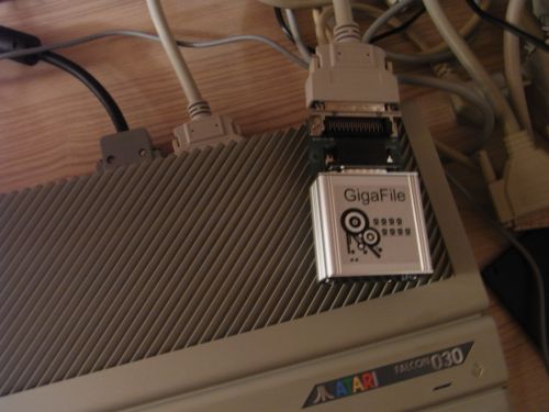 GigaFile mit SCSI-Adapter am Atari Falcon