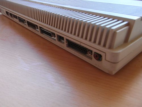Amiga 500 - hinten rechts