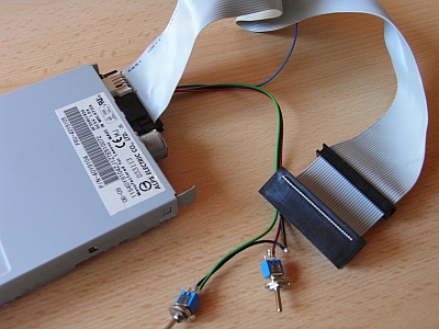 externes Laufwerk mit Kabel und Schalter