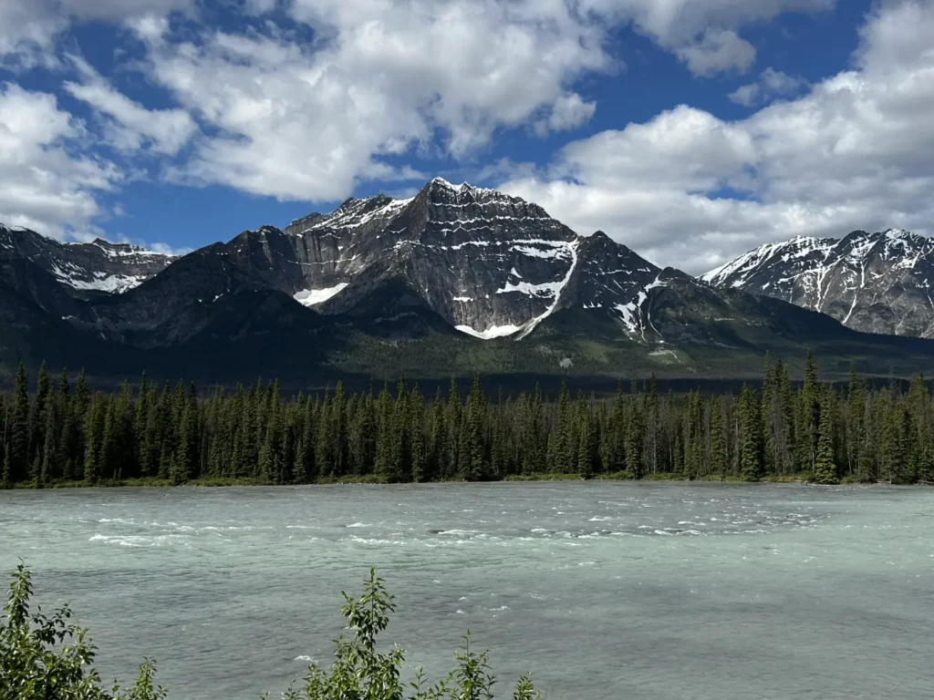 Athabasca River Richtung Fluted Peak
