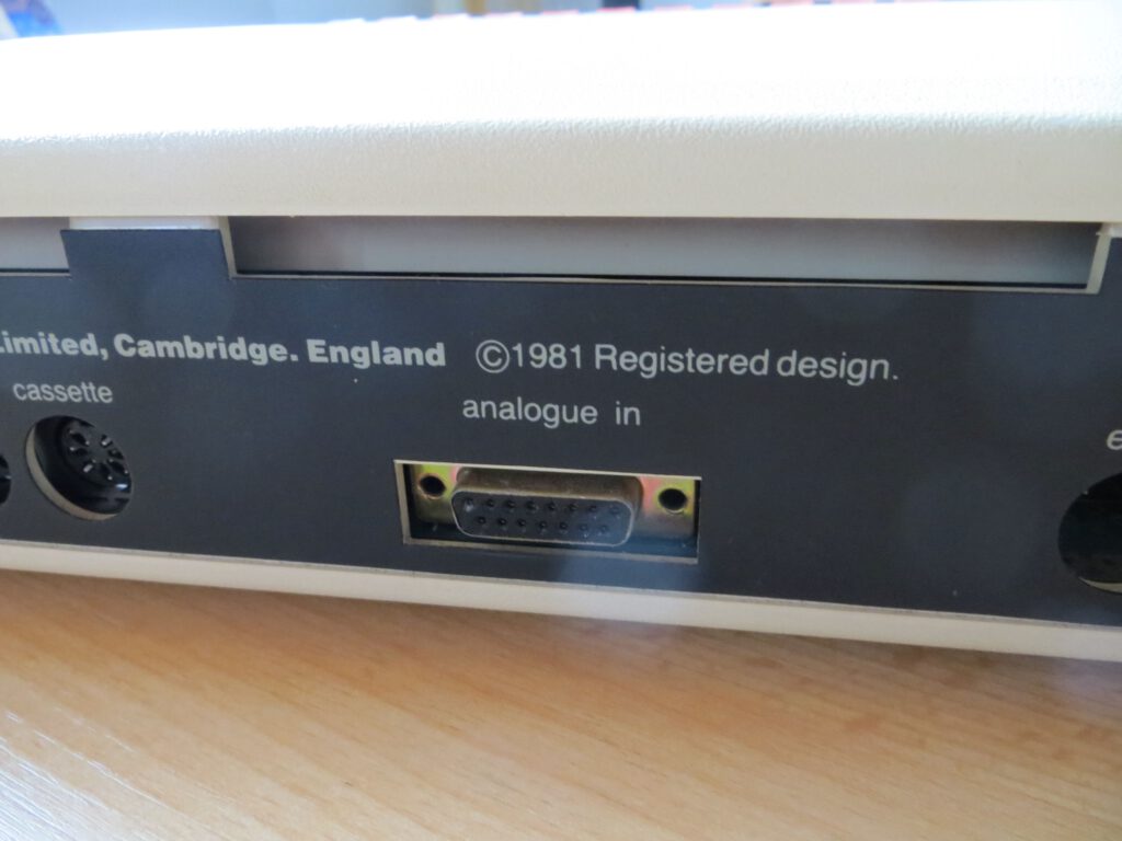 Acorn BBC Micro Model B - Rückseite Anschluss für Joystick