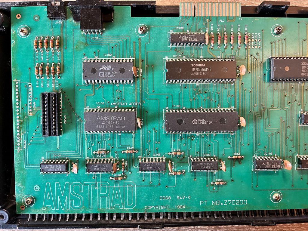 Amstrad CPC 464 - Platine links