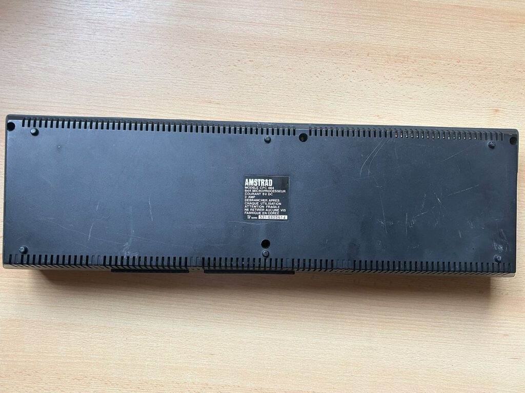 Amstrad CPC 464 - Unterseite