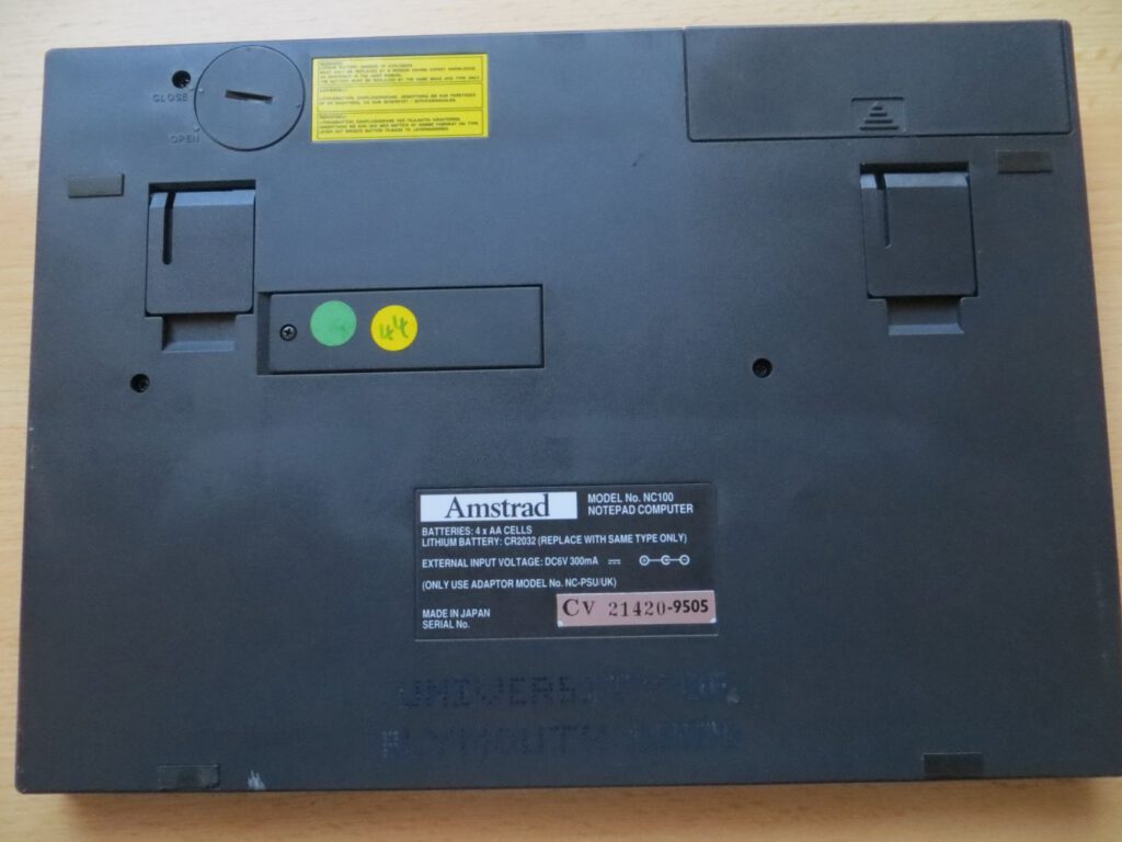 Amstrad NC100 - Unterseite