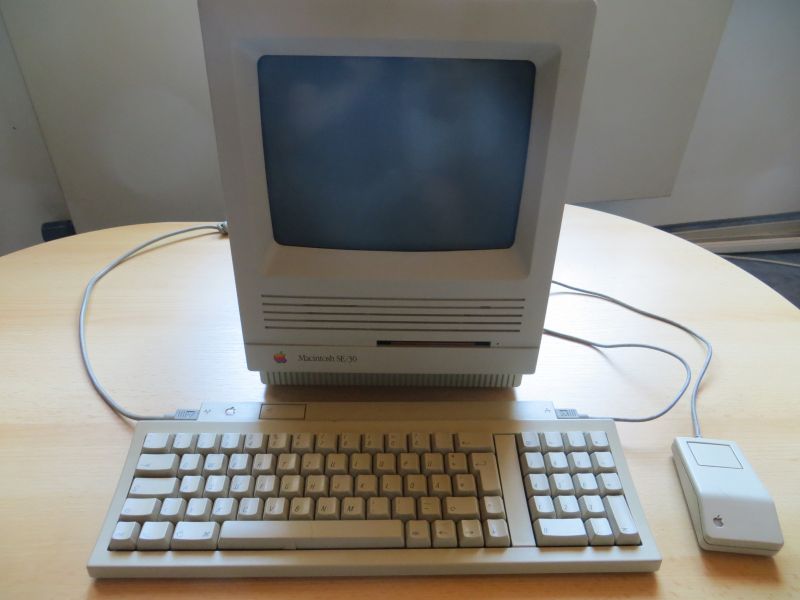 Apple Macintosh SE/30