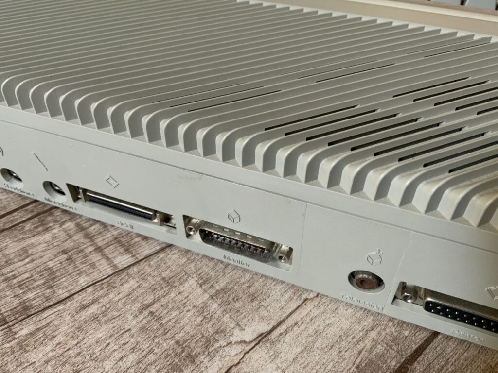Atari Falcon030 - Anschlüsse hinten mitte