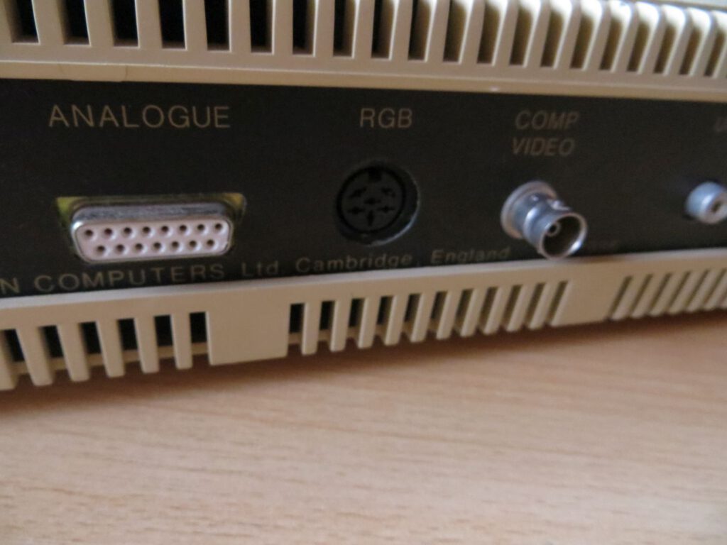 BBC Master 128 - Anschlüsse Analogue_RGB_Comp Video