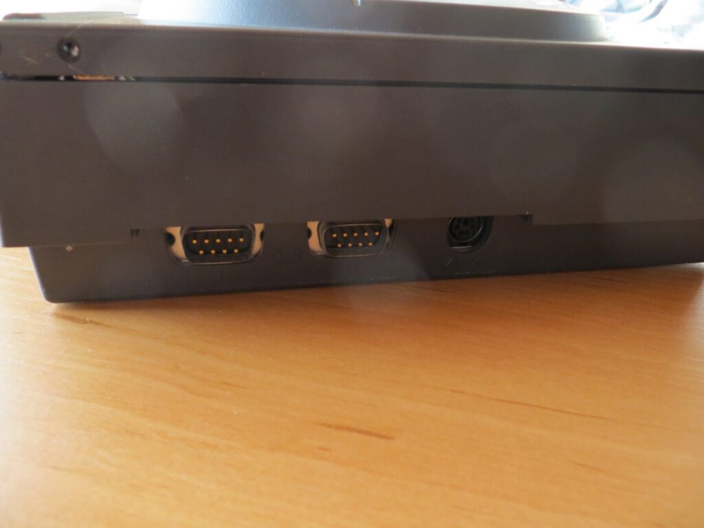 Commodore Amiga CD32 - Joystick und Tastaturanschluss