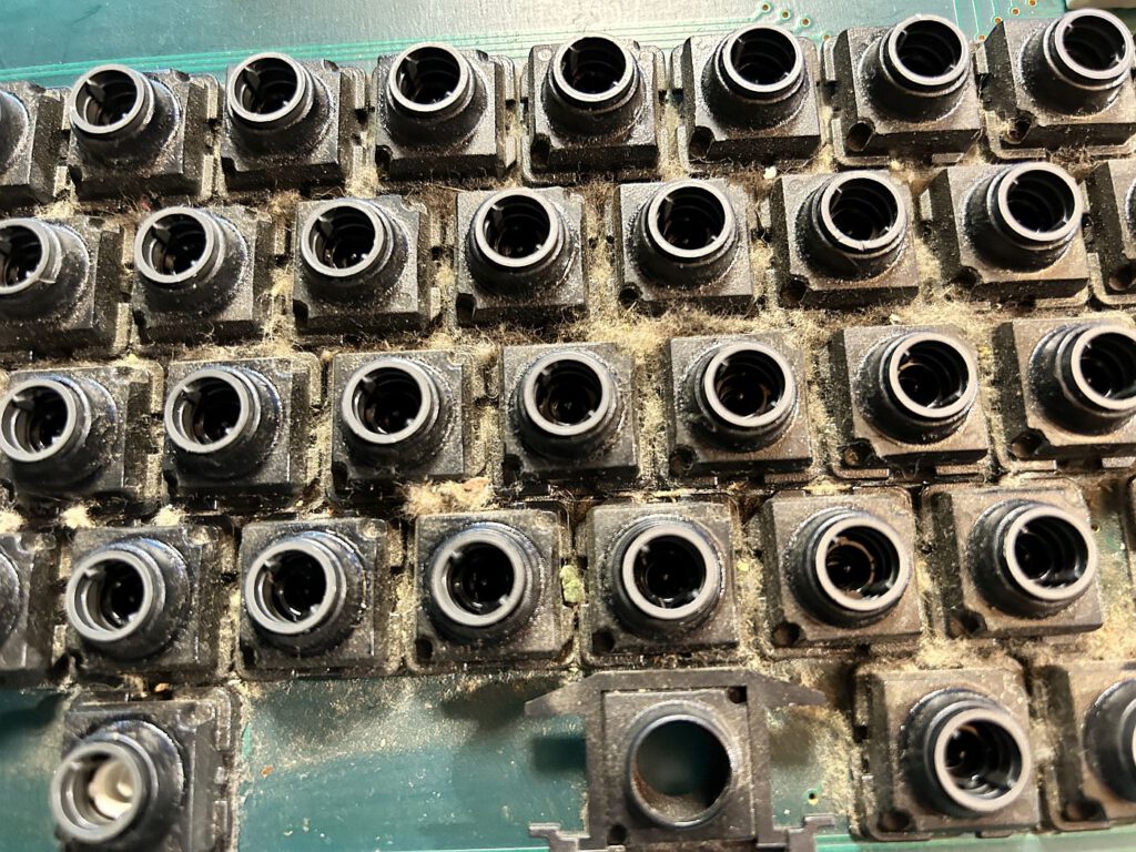 KC compact - Tastatur ohne Tasten schmutzig