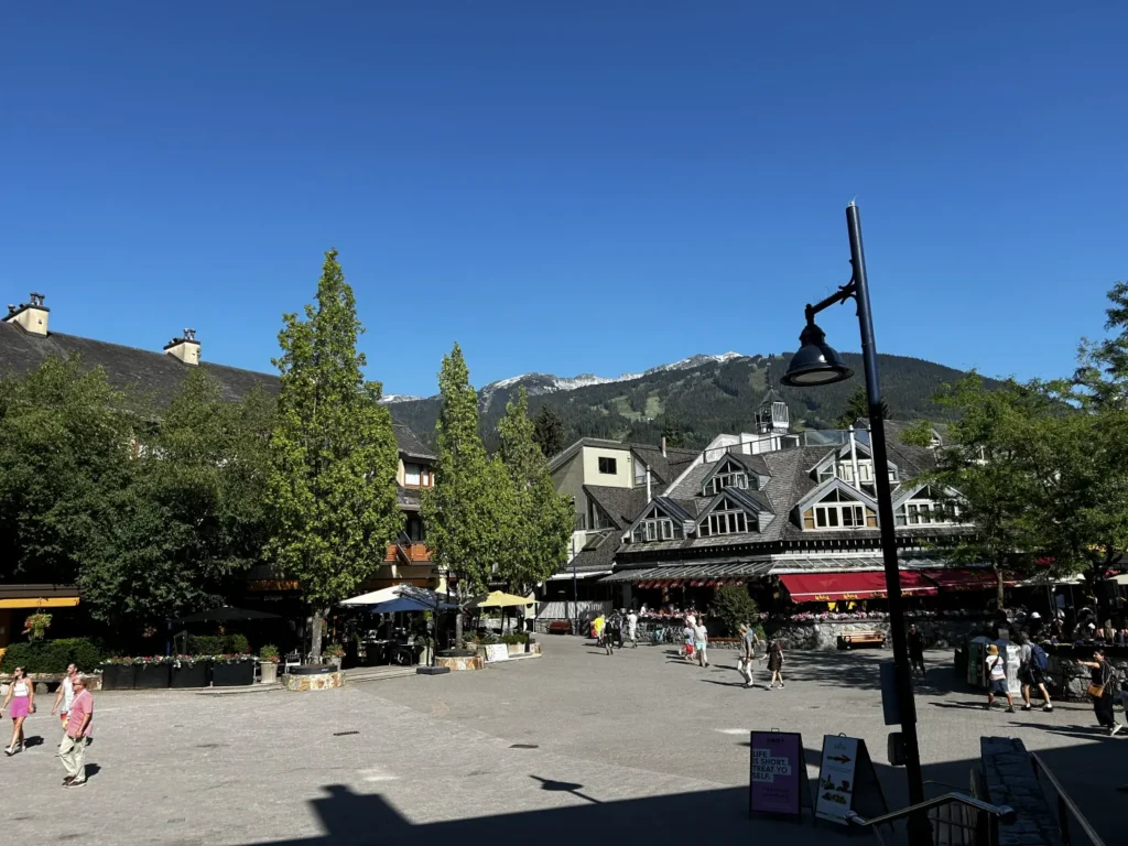 Village Square im Herzen von Whistler Village