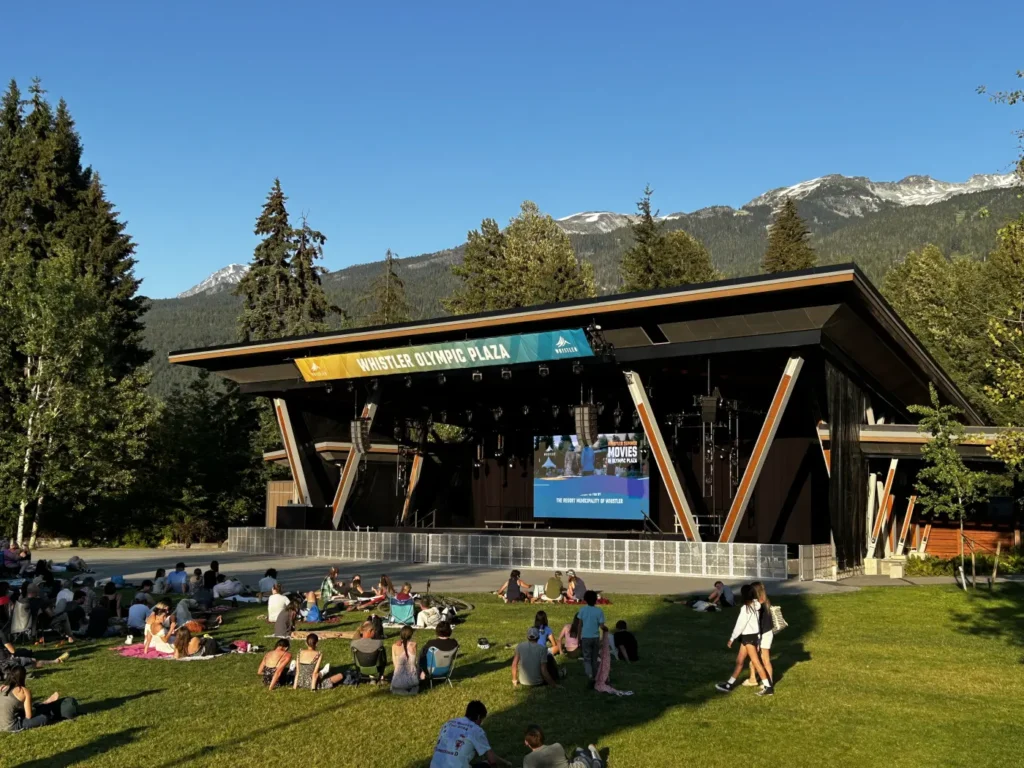 Open-Air-Bühne am Whistler Olympic Plaza