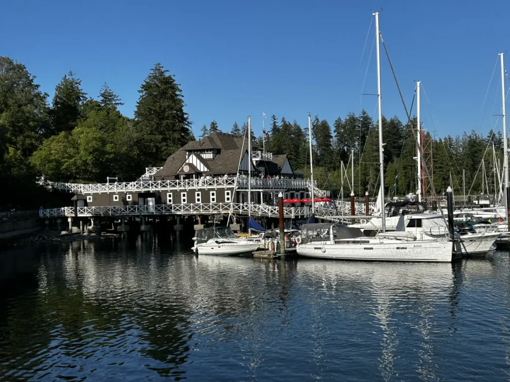  Clubhaus des Vancouver Rowing Club am Rande des Stanley Parks 