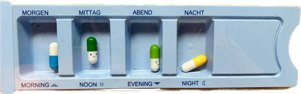 Manic Moritz And The Meds - Pillenbox