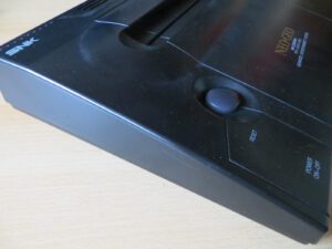 Neo Geo AES - seitlich