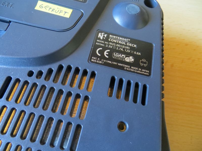 Nintendo 64 Typenschild