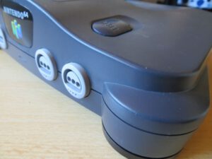 Nintendo 64 rechts