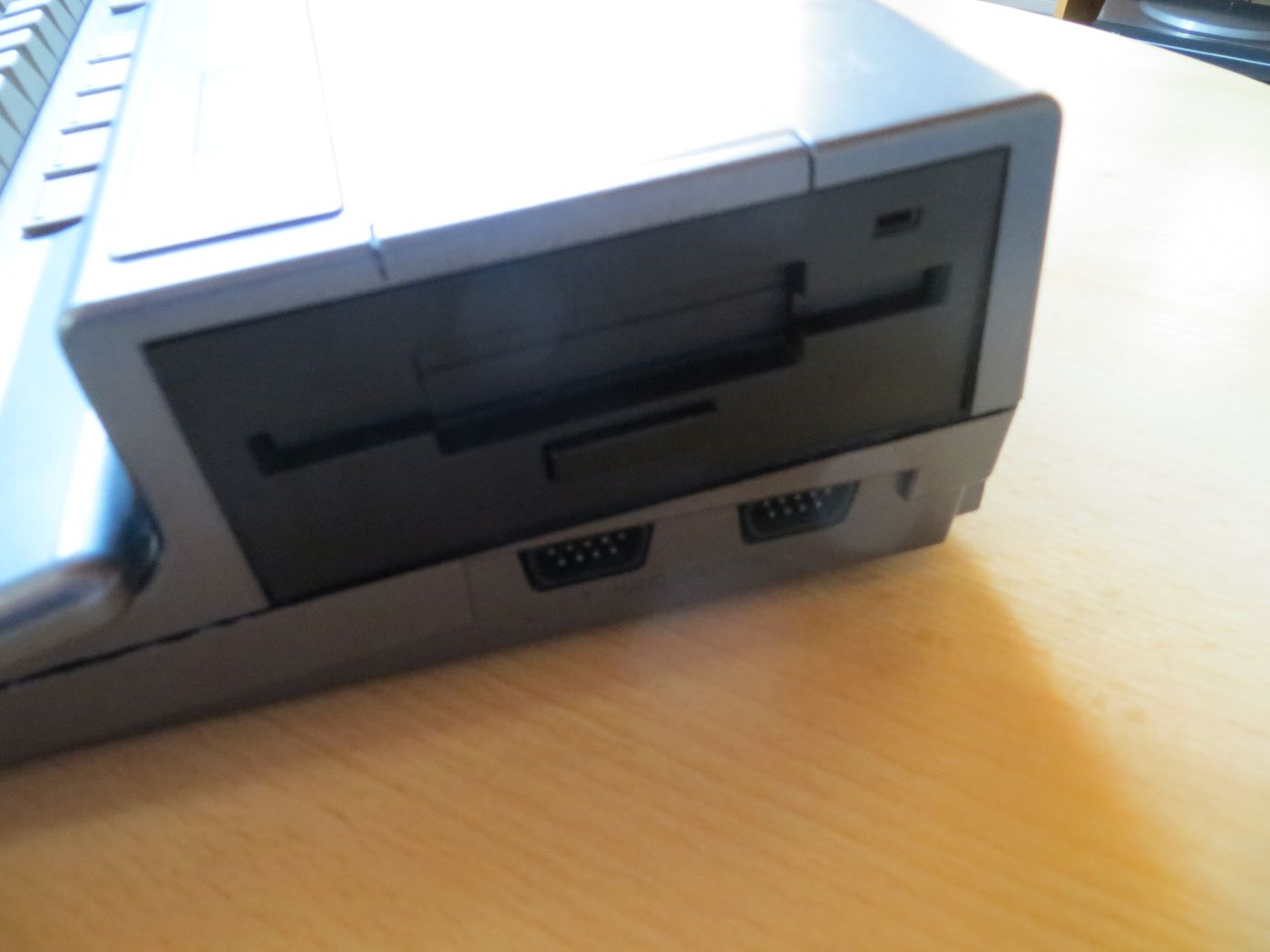 Philips VG-8235 - Diskettenlaufwerk und Joystickbuchsen