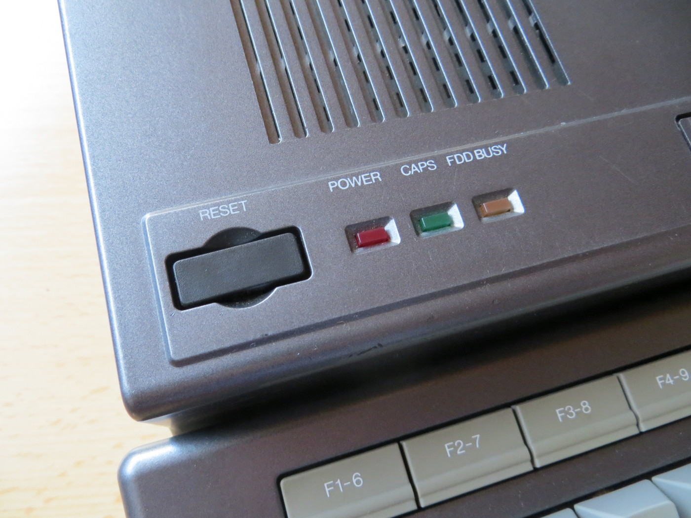 Philips VG-8235 Reset-Taster und Betriebs LEDs