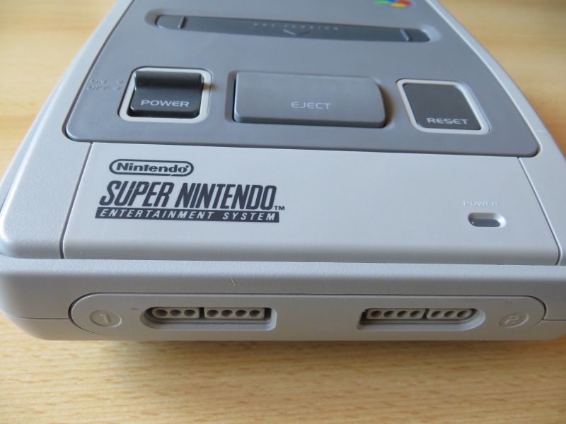 SNES - Frontansicht - Joypad-Anschlüsse