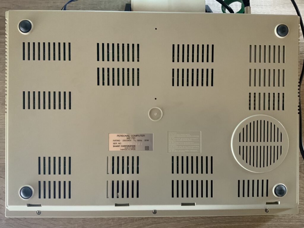 Sharp MZ-731 - Unterseite