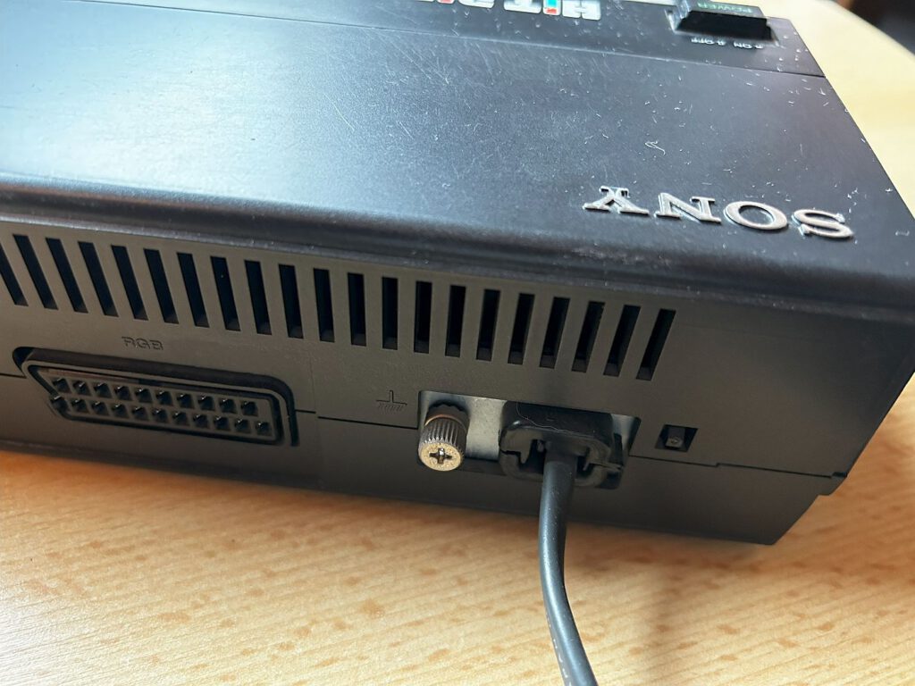 Sony HitBit-75P - Anschlüsse