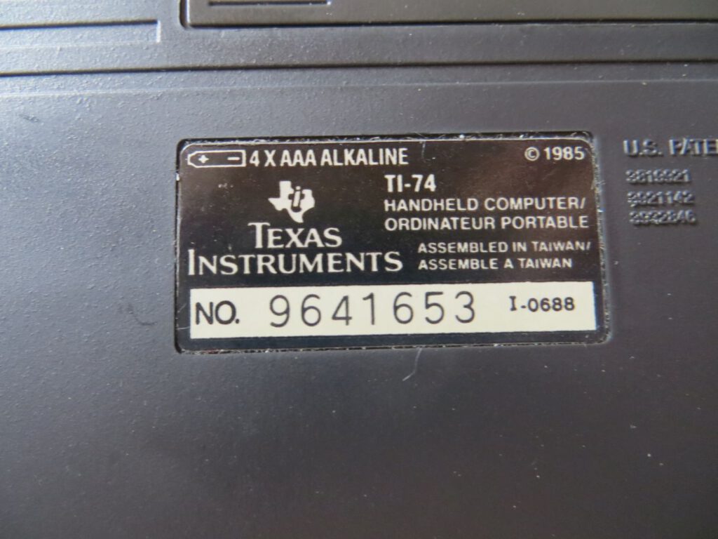 TI-74 Basicalc - Unterseite Typenschild
