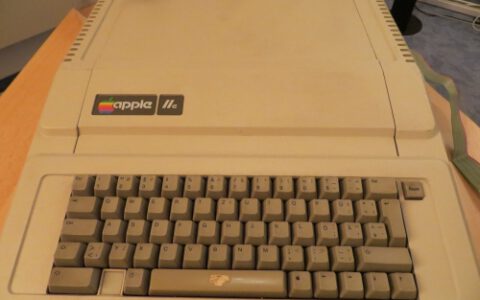 Apple IIe  [Apple]