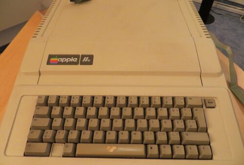 Apple IIe  [Apple]