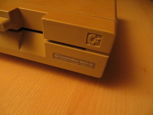 Commodore 1541-II - Vorderseite