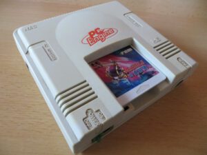 PC Engine - Frontansicht mit HuCard