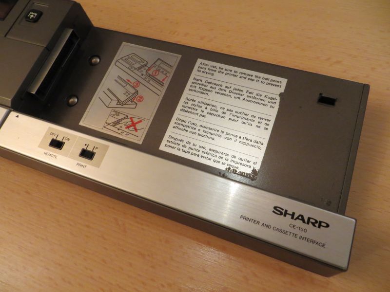 Sharp CE-150- rechte Seite
