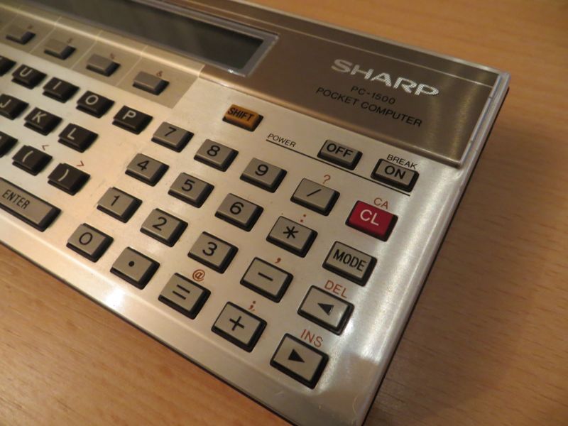 Sharp PC-1500 - rechte Seite