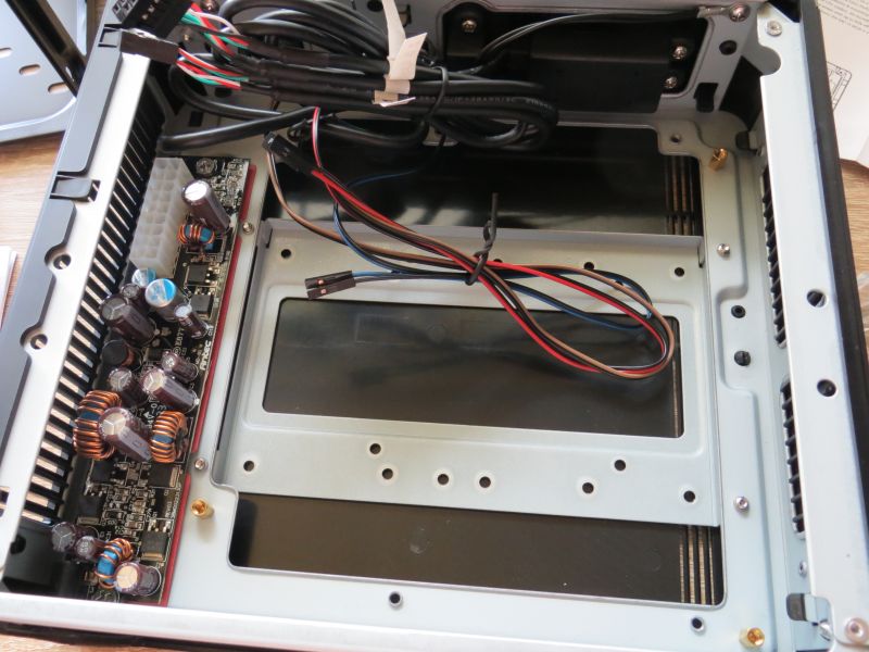 ZX Evolution - Antec ISK-110 Vesa